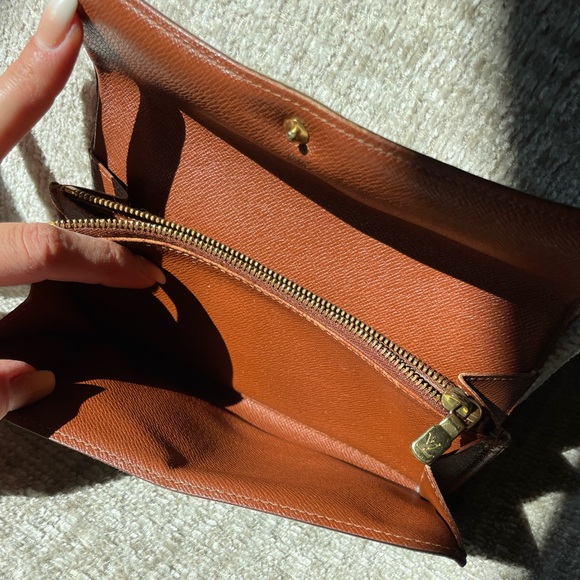 Louis Vuitton Monogram Bifold with Snap Wallet - Picture 8 of 16